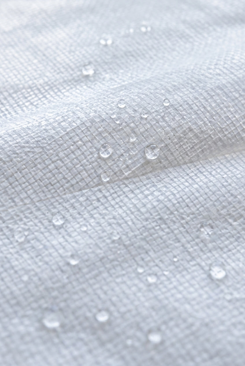 Gros plan sur la toile imperméable robuste d'un abri d'auto Harnois
